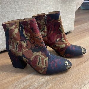 Franco Sarto size 7 1/2 like new tapestry boots!